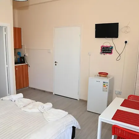 Lucky 4 * Paralimni